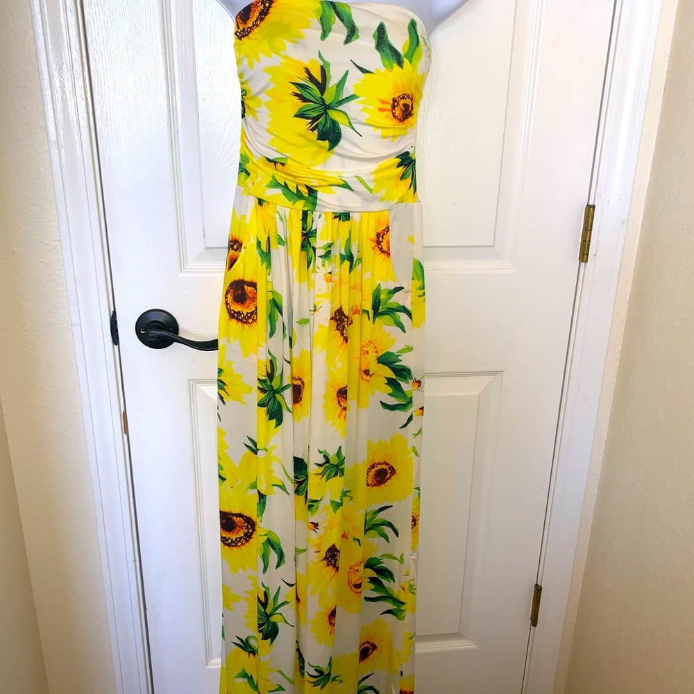 🌹New strapless white with yellow flowers maxi dress